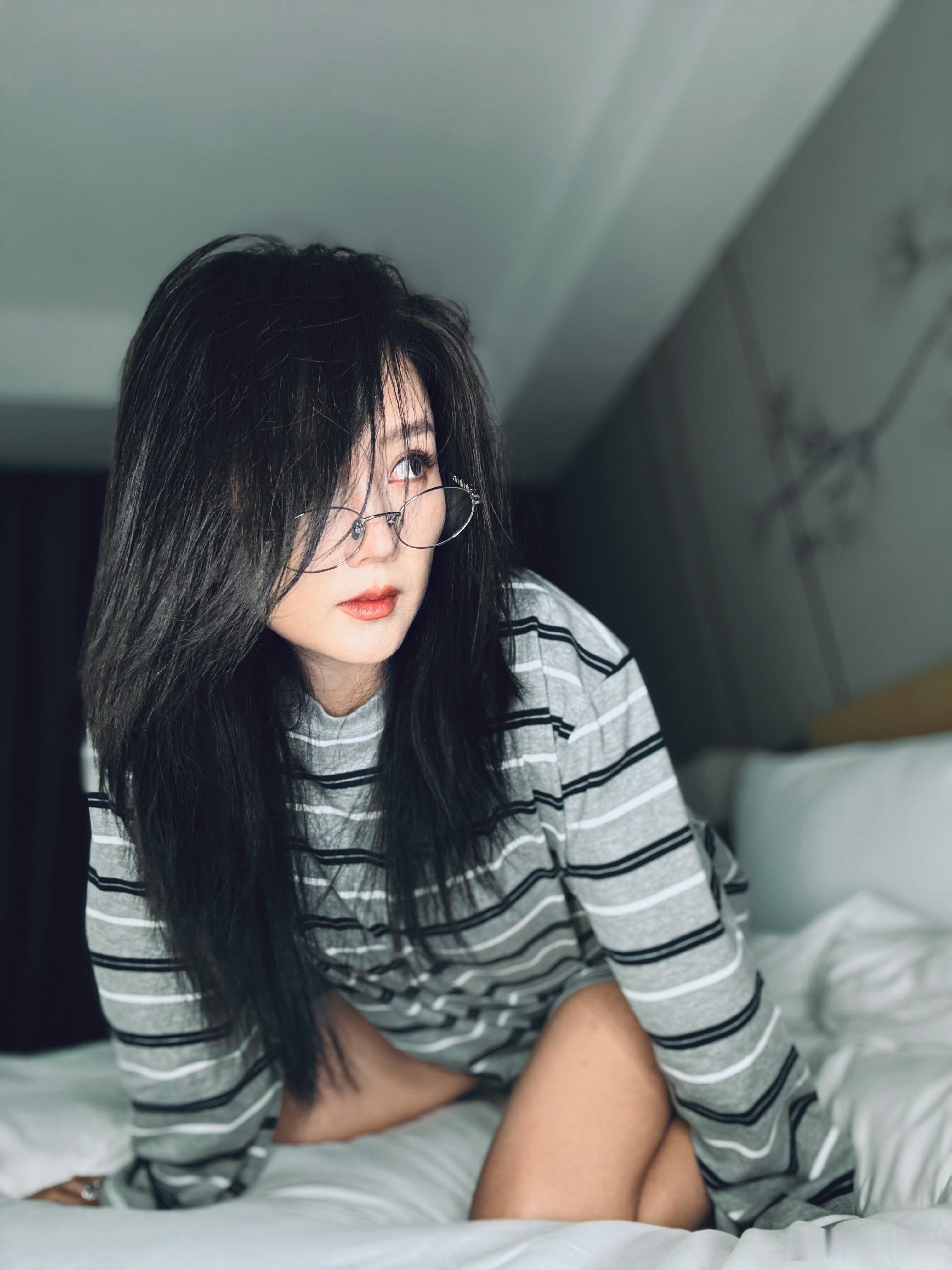 何洁最新床照​​​