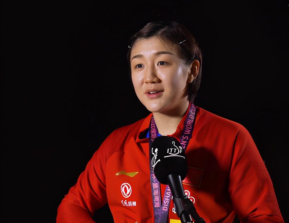 两年后陈梦面对央妈镜头，说出了巴黎奥运会上不为人知的秘密，当年陈梦蝉联巴奥