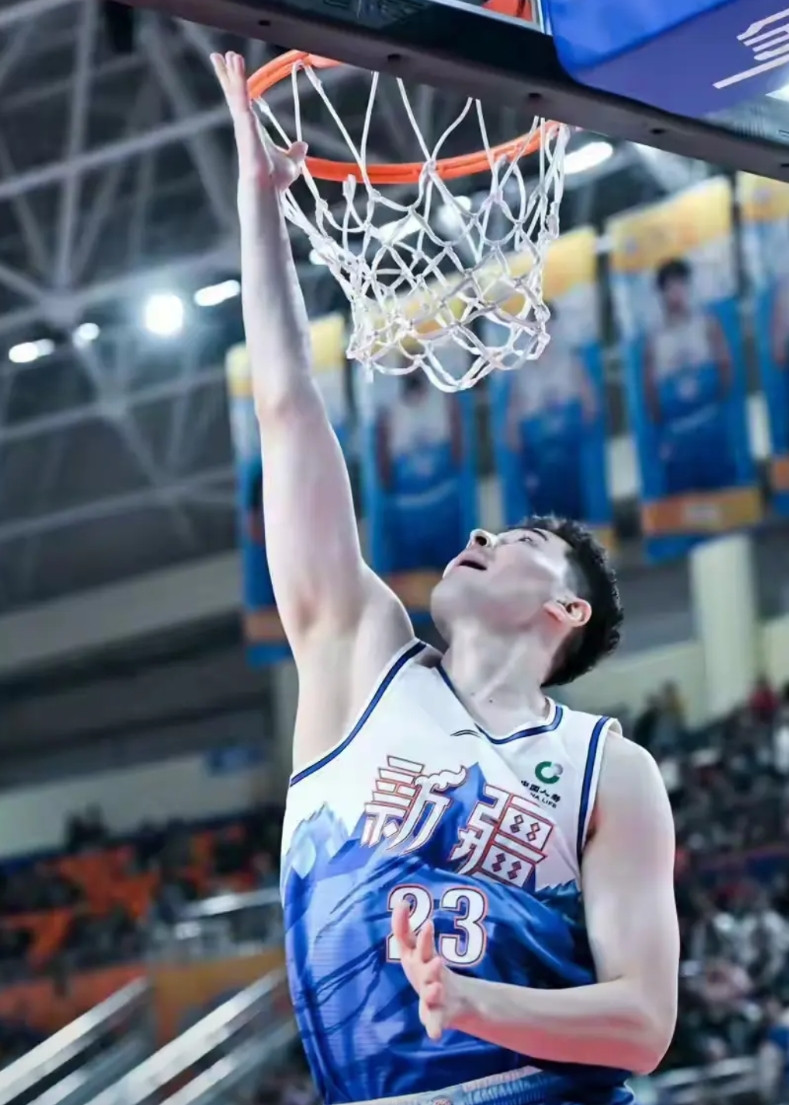 随着新疆男篮主场79-97败给青岛，再次证明以下几个事实:一、主教练地位严重不