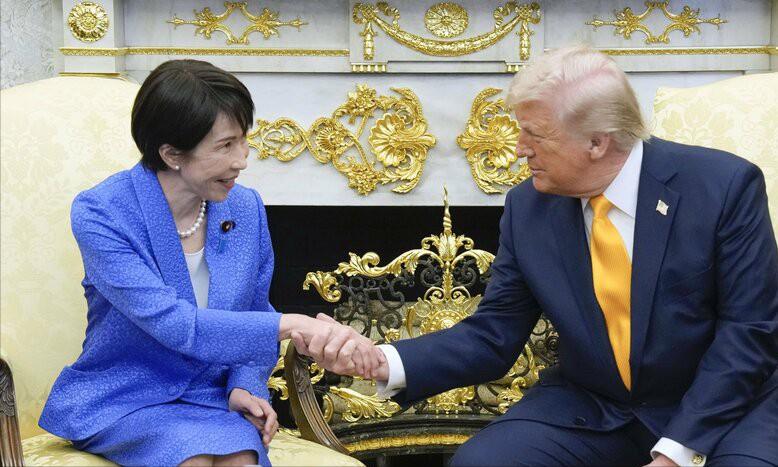 高市早苗丢人丢到国外了！本想装个大的，结果沦为了笑话。日本网民：国耻！ 在白