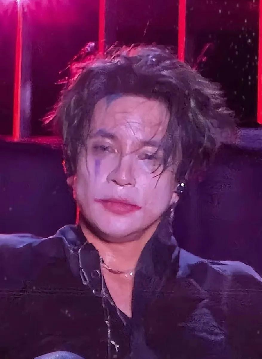 哈哈哈哈……薛之谦终于变成“小丑”了！广东的天气，说变就变。他是不是不知