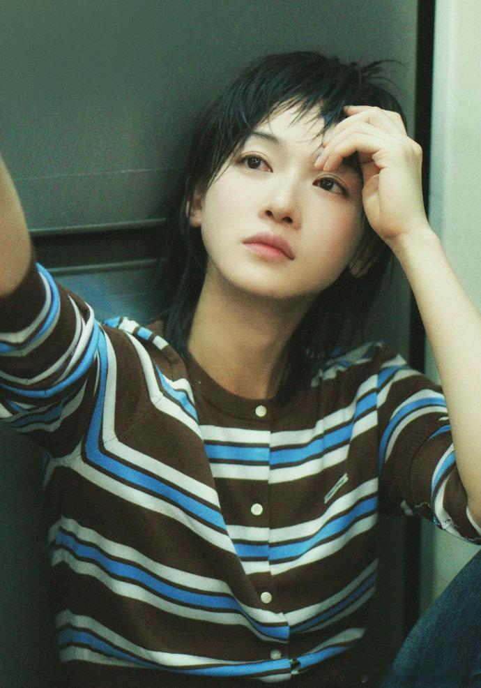 吴谨言短发小奶狗吴谨言帅哥吴谨言短发小奶狗，吴谨言帅哥，谁懂这个吴谨言短发的