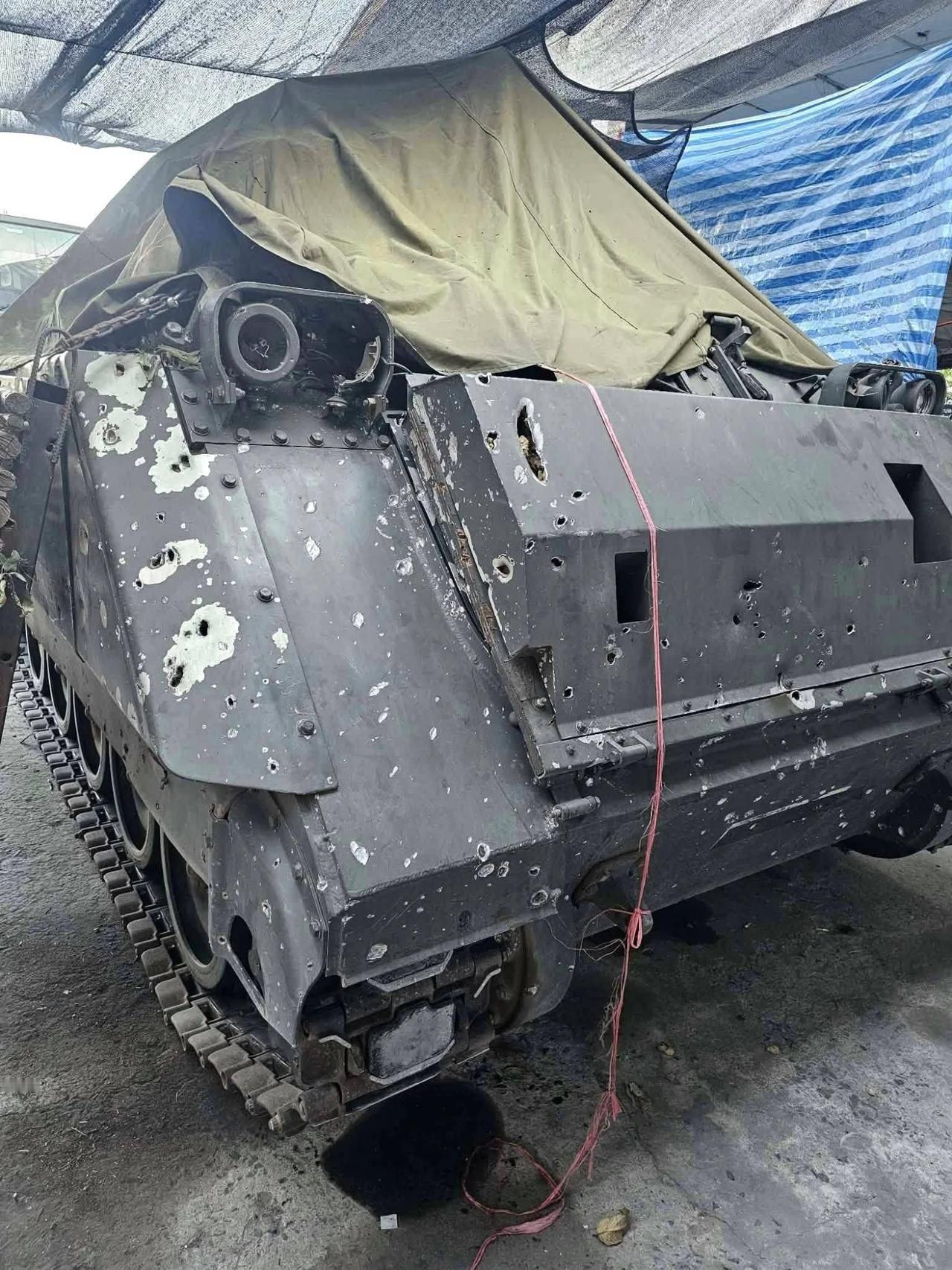 激战后的泰国113装甲车，布满弹孔