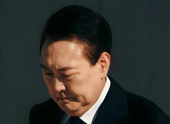 特检组很给力，先是把尹锡悦送进了拘留所，随后就搜查了尹锡悦的私宅，今天又对军方无