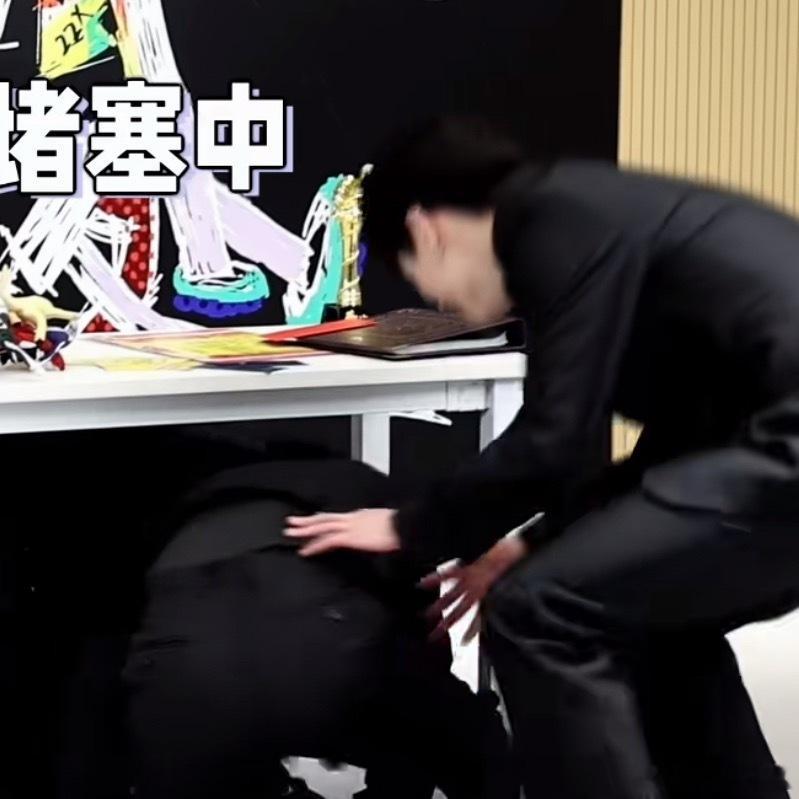 诸侯怎么又在做这种苕皮事儿，响应二胎政策？