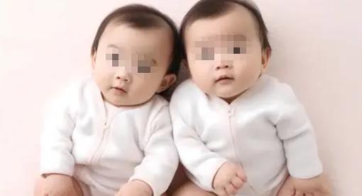 江苏盐城一24岁漂亮姑娘不幸未婚先孕，男方家眼看姑娘怀了珍贵的双胞胎肯定舍不得打