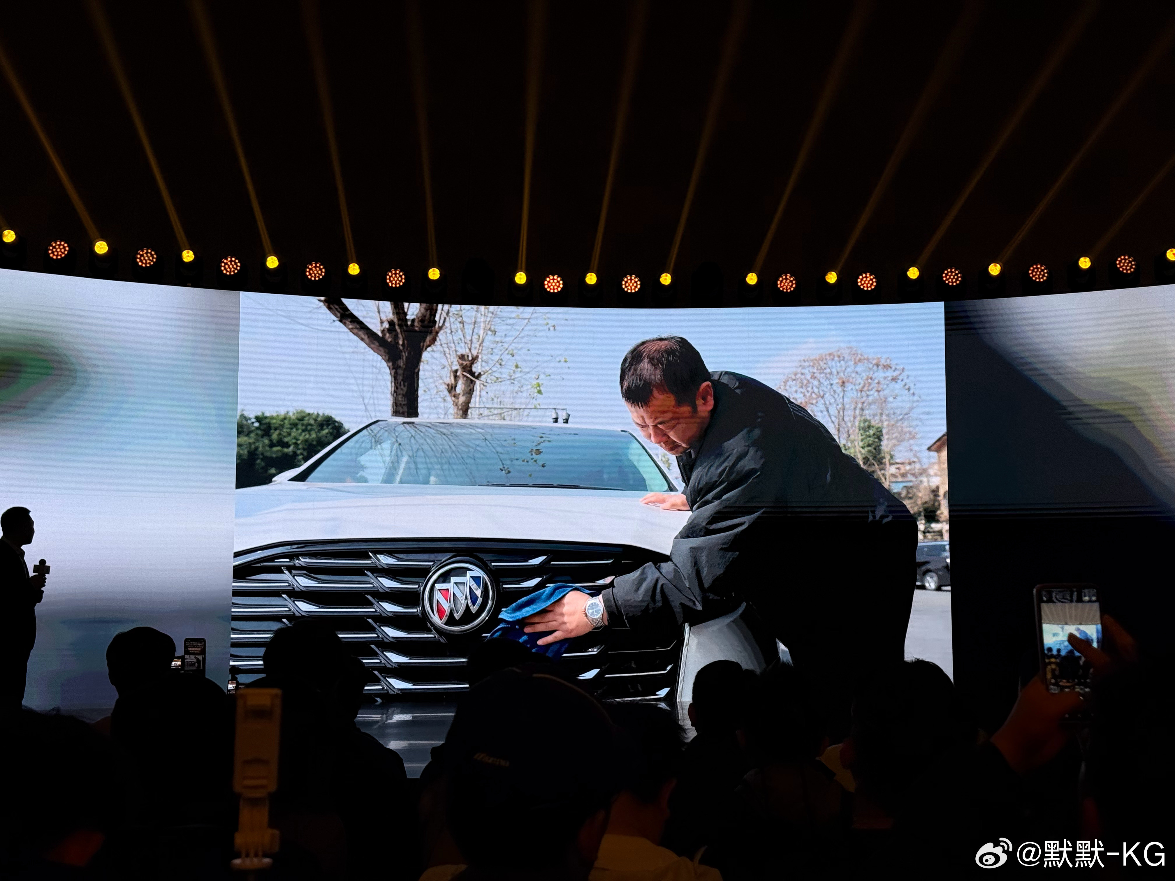 欧美没发展起来豪华MPV，不是他们没技术，而是他们没意识，没享受过。有没有可能他