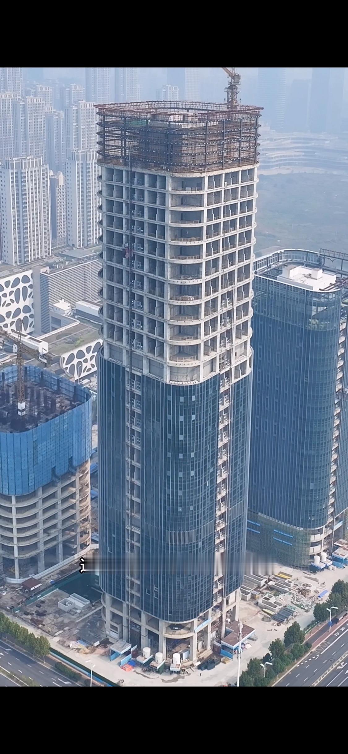 这就是恒大当年砸了165亿在国内打造的最高烂尾楼，合肥恒大中心，当初原本想打造安