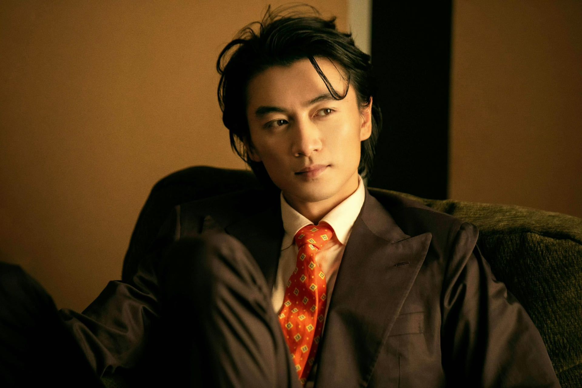 都在说陈晓是古装的王者，其实现代装也是一样地权威啊！只能说真正的大帅哥无论穿什