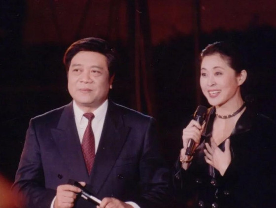 2020年，赵忠祥临终前，让老婆孩子离开，单把倪萍叫到跟前说：“妹子，哥有5亿遗