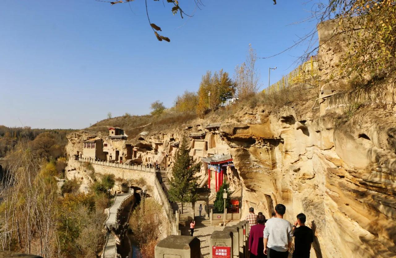 榆林风景很好，不过文旅的同志还需努力啊！昨天闲着没事就带孩子出去了转了转，先去