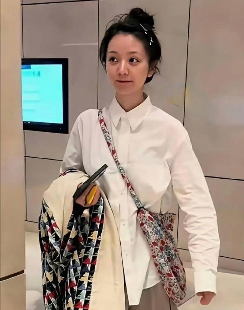 田﻿曦‎薇‎⁠要是素‎颜﻿出门，你根本猜不﻿到她是谁﻿‎‎，﻿差别‎太大了﻿‎⁠