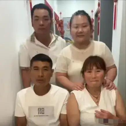 河南女子婚后发现公公是苦命人，夫妻俩齐心帮他找老伴：后半辈子该享享福河南周口