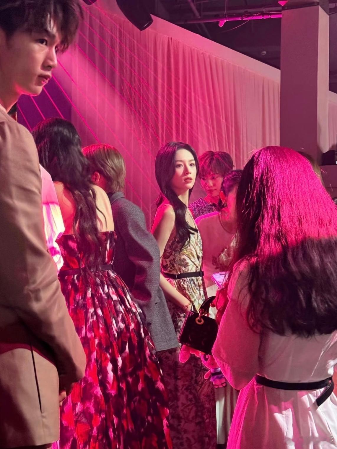 终于懂霸总为什么能在人群里一眼锁定女主了