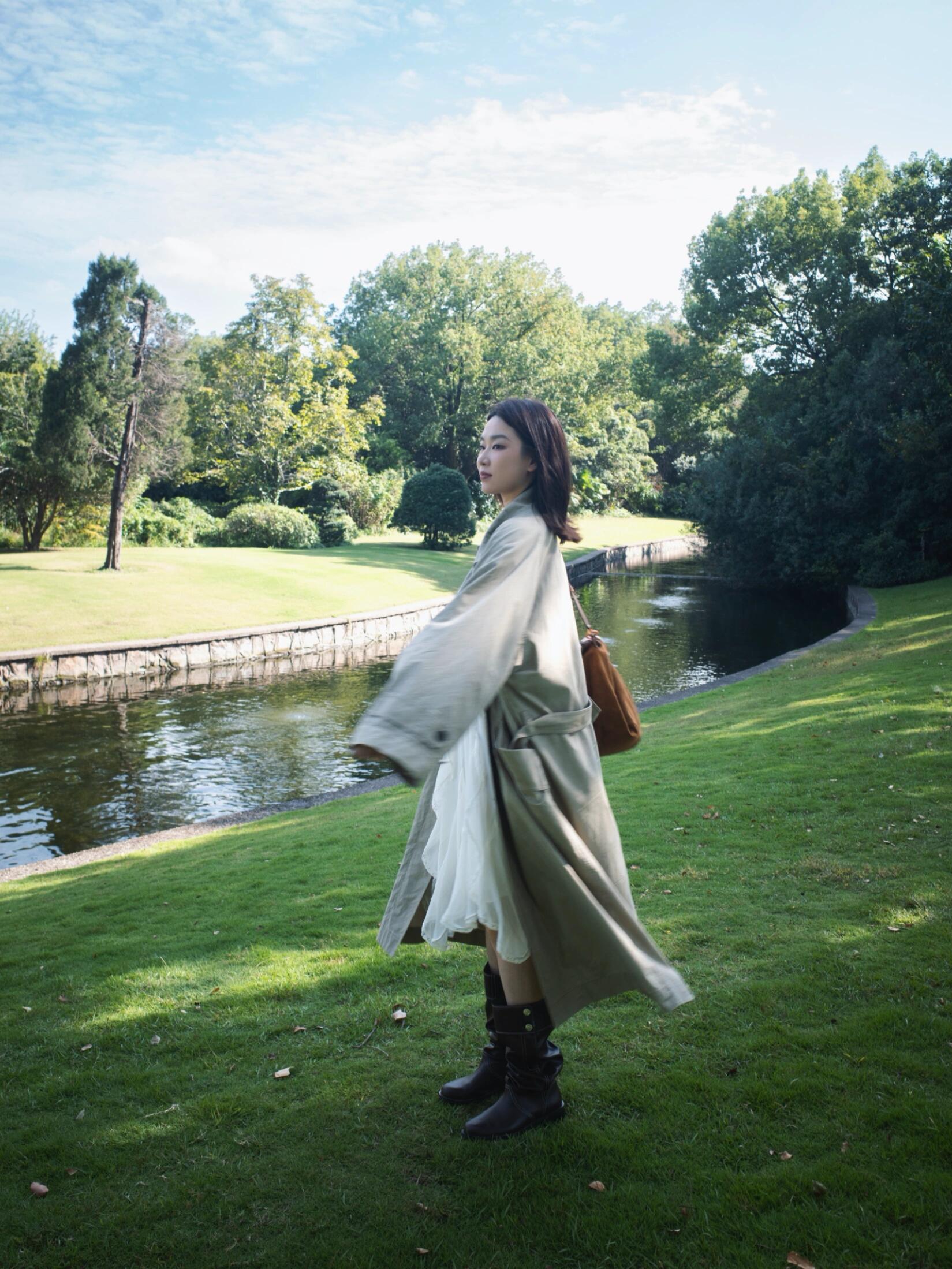 不冷不热的天气，正好可以乱穿了😉初秋阳光明媚的西郊宾馆太美了参加朋友婚礼在草坪