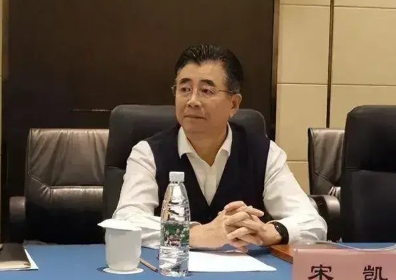 国足比赛无人承办，宋凯尴尬了——为了扭转国足在球迷中的形象，也为了挽回赞助商的撤