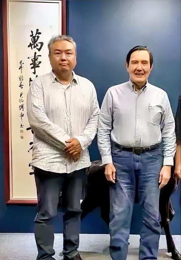 台湾作家张若彤帮倒忙！爆料马英九被架空，反而陷马于尴尬5月24日，台湾作家