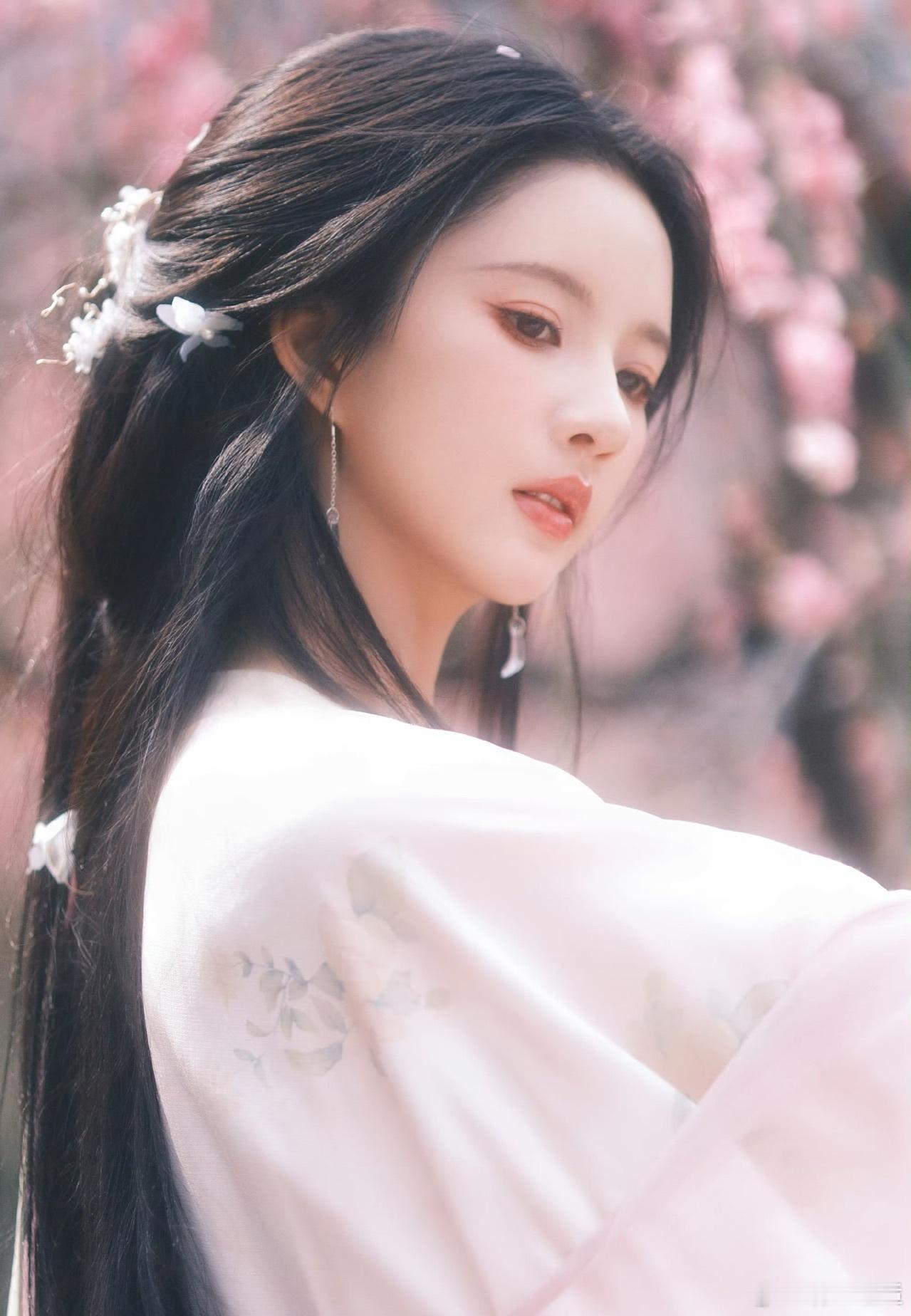 刘些宁完全是天选古人吧，古装半永久吧！