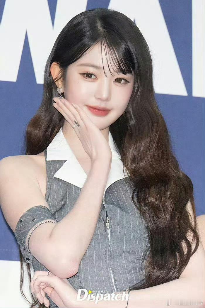 张元英怎么美成这样虽然我是女的，但是漂亮妹妹快用鞋跟踩我，想抱漂亮妹妹睡觉[笑
