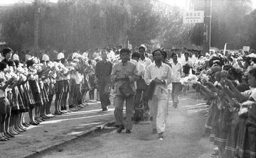 1986年，一18岁的山东莱西小伙参军入伍，原本是冲着开装甲车去的，结果因为是初