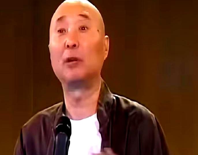 笑了二十多年的星爷电影，竟然是个“骗局”？陈佩斯一句话直接扯破了真相：周星驰根