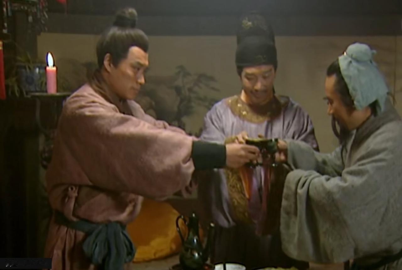 宋江是位好大哥宋江作为领导者，除了具有敏锐的洞察力、战略眼光之外，还有一个重要