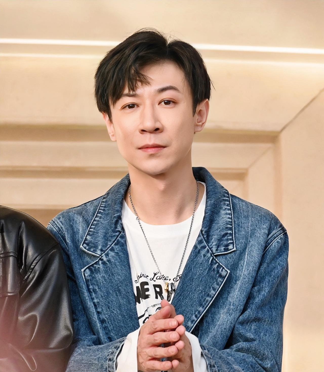 大家发现了吗？张维伊大姑才是个明白人，难怪董璇说结婚的时候推荐大姑来发言，张