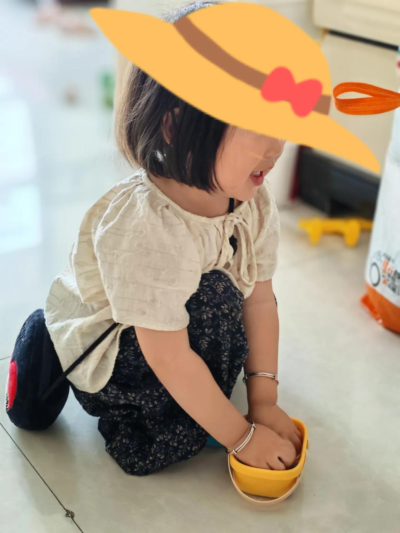 儿子在幼儿园把小朋友的手指给咬了！没咬破，但有红红的牙印！老师没通知我，所以