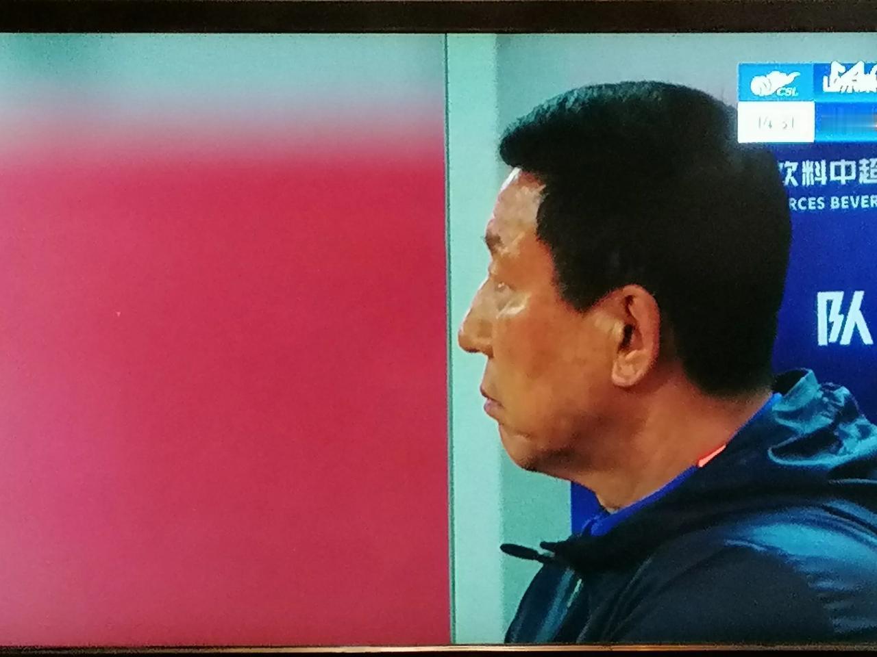 强烈要求下半场把李源一换下去，上半场表现，除了吴兴涵就是他最差了。防守懒散，失位