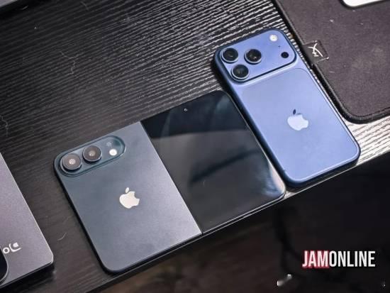 苹果折叠屏iPhoneUltra黑色机模首次亮相苹果首款折叠屏将于9月发布已经