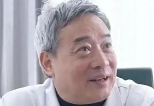 2009年，宋兆普医生免费到孤儿院看病。没曾想竟发现大多数孩子腹部皮肤薄如纸张，