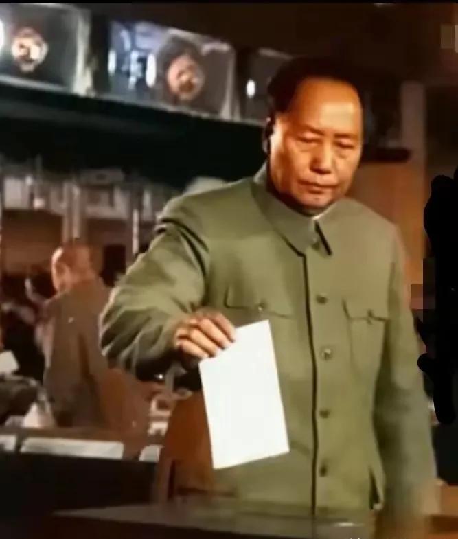 那是新中国成立时，人民代表要选举中央人民政府主席。谁来担任中央人民政府第一任主席