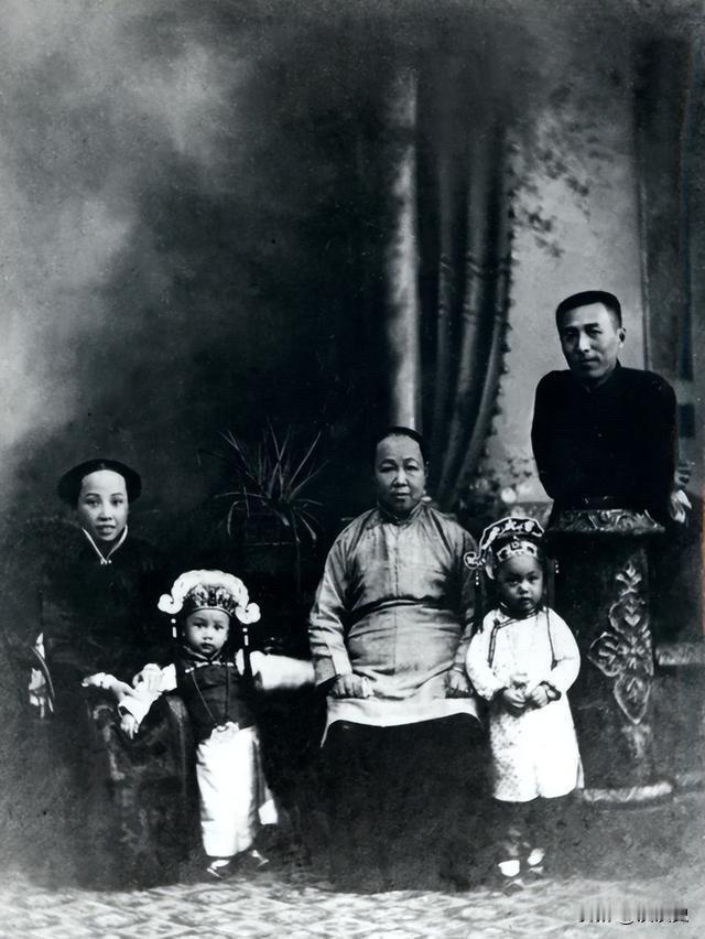1904年，杭州富商之女章兰娟，嫁给了个穷书生钱均夫，陪嫁三处豪宅及上万两白银！