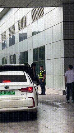 全锦赛结束，大家都返回各自队伍。莎莎和楚钦早上都出发了，不过不是一起走的，也不