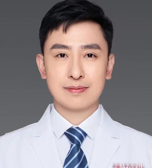 中南大学湘雅医院神经内科的谷文萍和曾秋明这两位医生火了，两人颜值都高，谷文萍气质