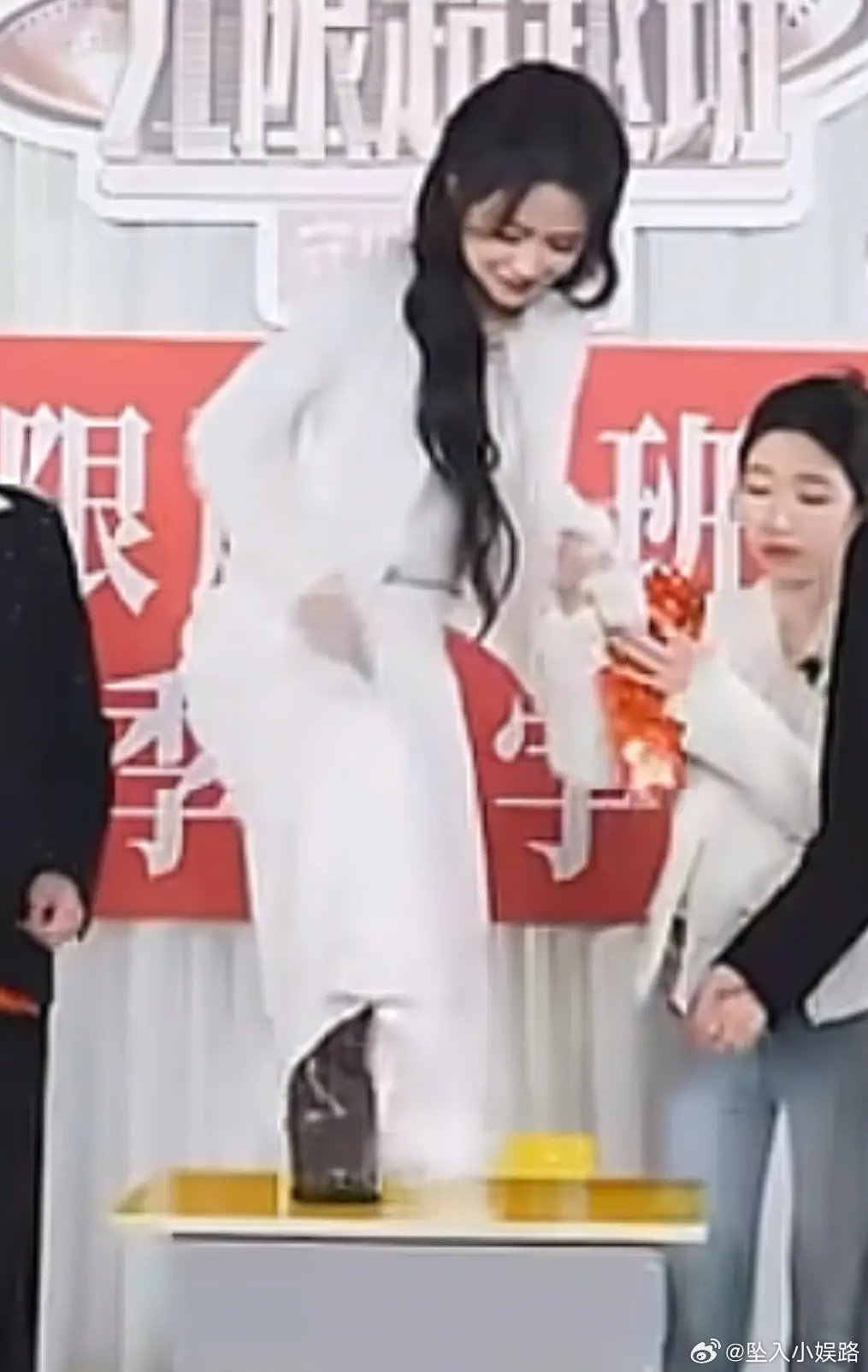 刘浩存有自己说的那么高吗还得踩高跷上桌