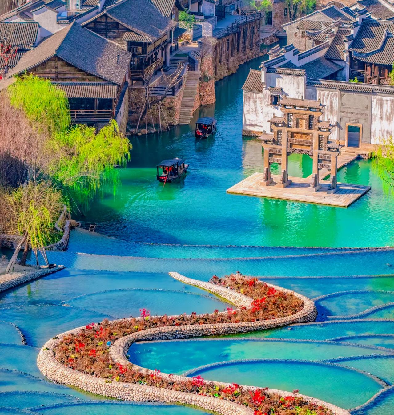 99%的男人好色%，色是生命力的庆典。人就是要靠疯狂爱上什么东西来维持生命力