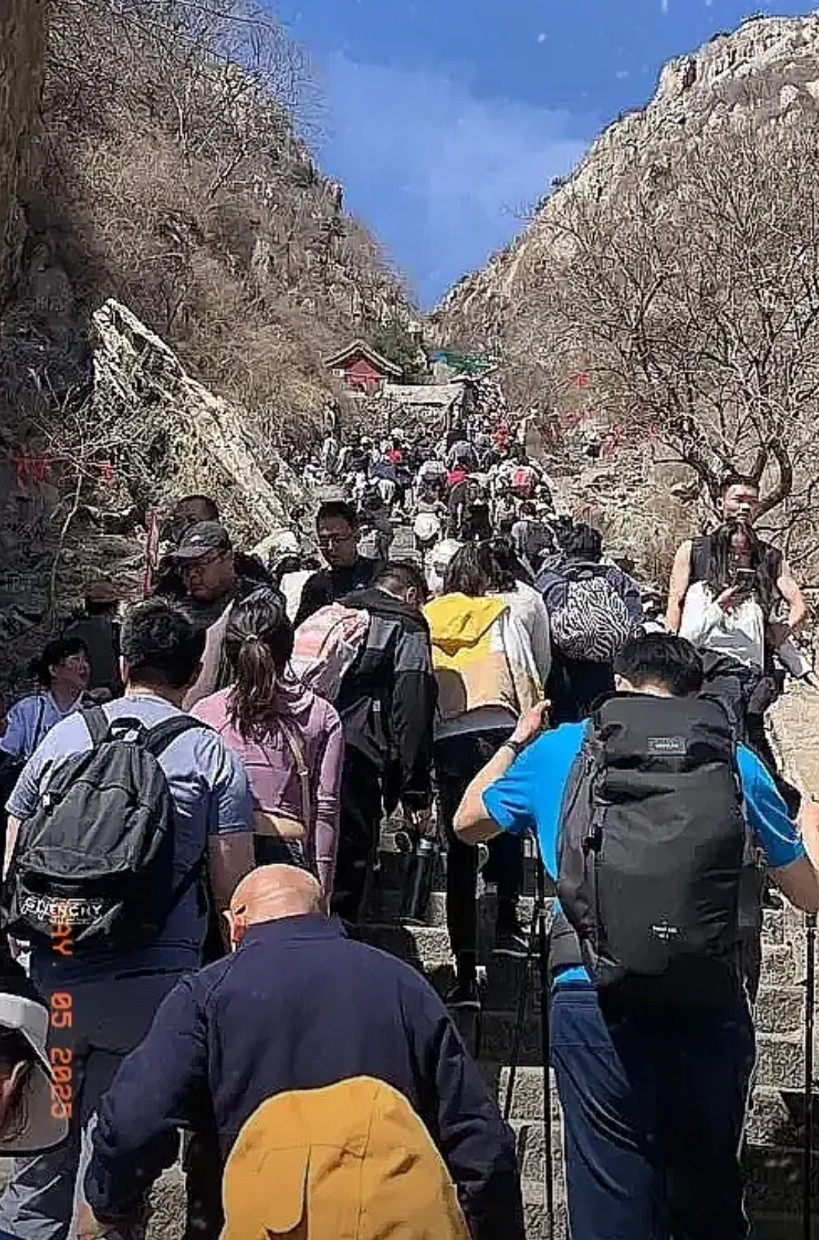 花费2000，爬完一次泰山，让我明白了三个道理:1.别坐台阶休息，尤其是上了
