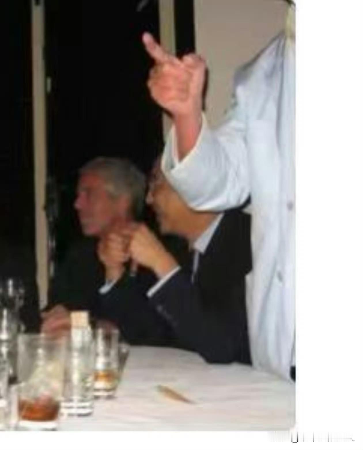 见鬼了？惊现亚洲人面孔？网友:别大惊小怪的好不好？