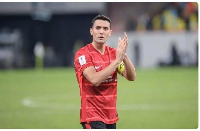 成都蓉城也太让人着急了！联赛都已经接近尾声了，还没有听到与周定洋的续约问题。要知