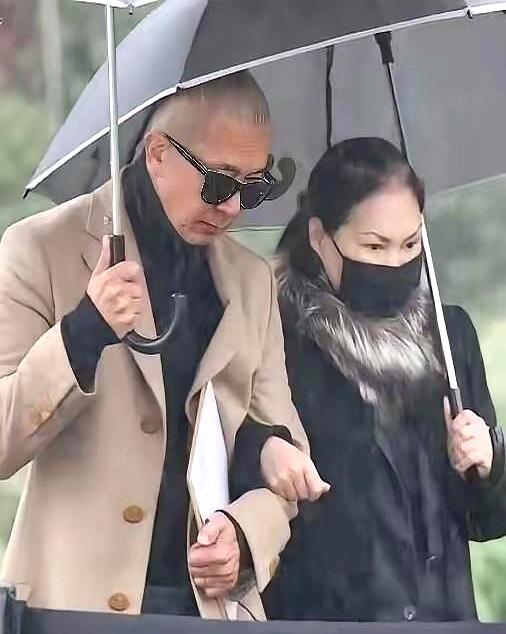 汪小菲8岁儿子在夜市突然问：“婆婆去哪儿了？”这声婆婆，喊的不是S妈。他
