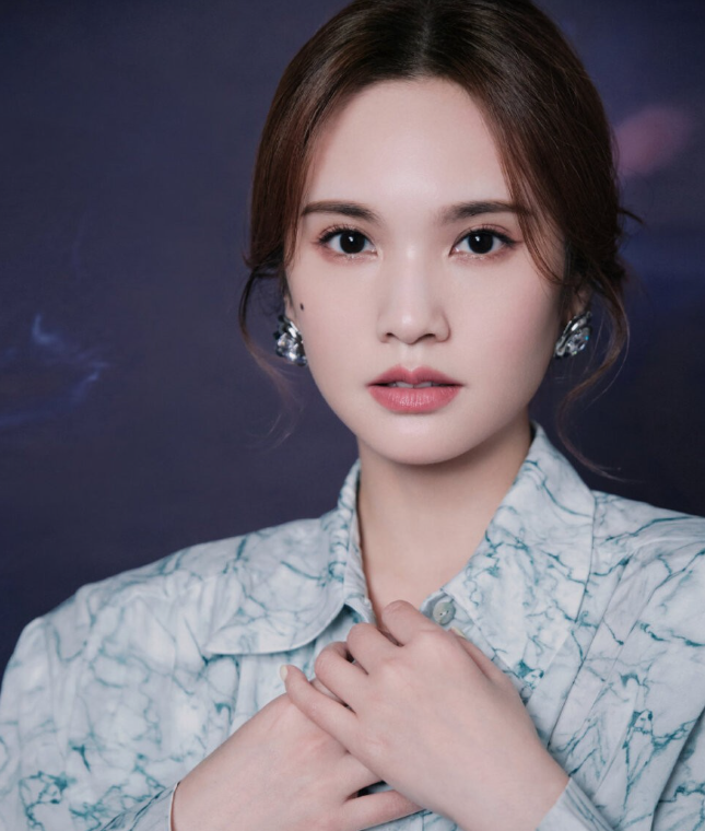 杜海涛问杨丞琳:“你住哪？”杨丞琳说:“北京。”杜海涛又问:“在北京生活是怎么