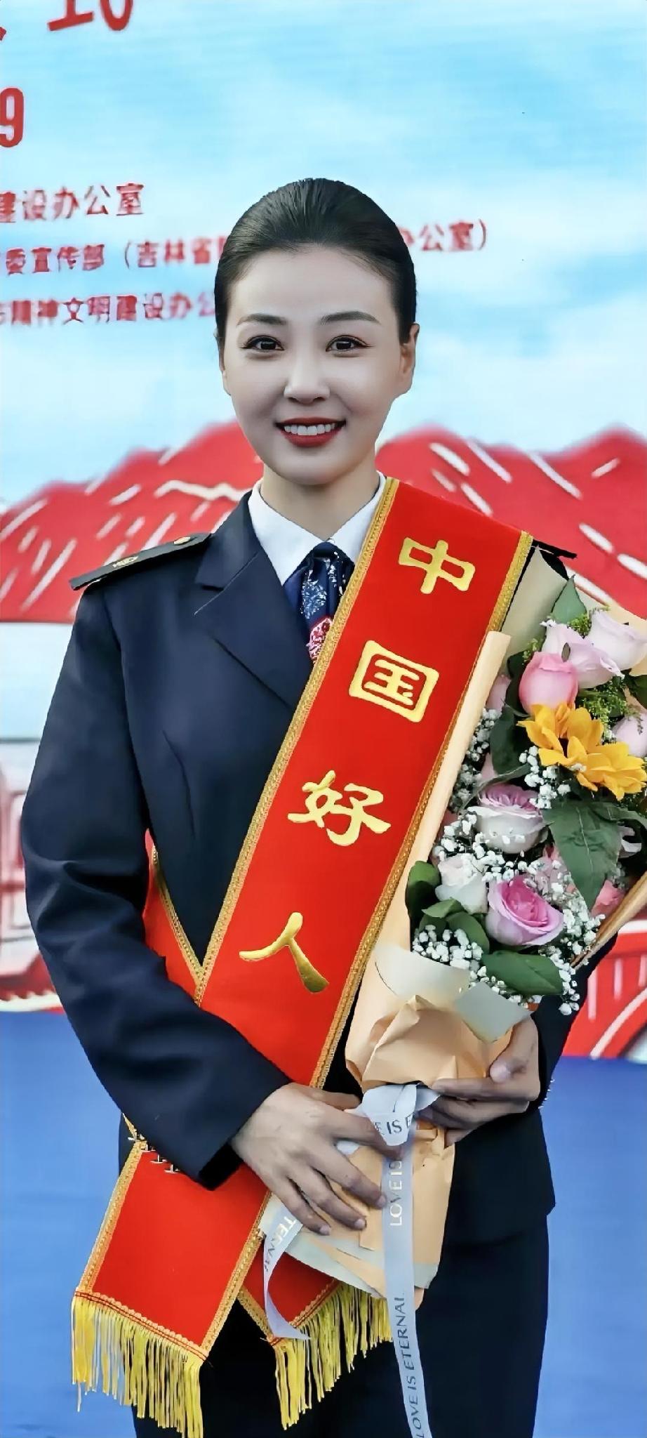 铁路网红大美女刘影，也叫影老板。本职工作是中国铁路沈阳局，长春客运段列车长，第一