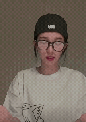 柳智敏和爸爸妈妈牵手睡觉柳智敏柳智敏和爸爸妈妈牵手睡觉！一沫真挚的情话