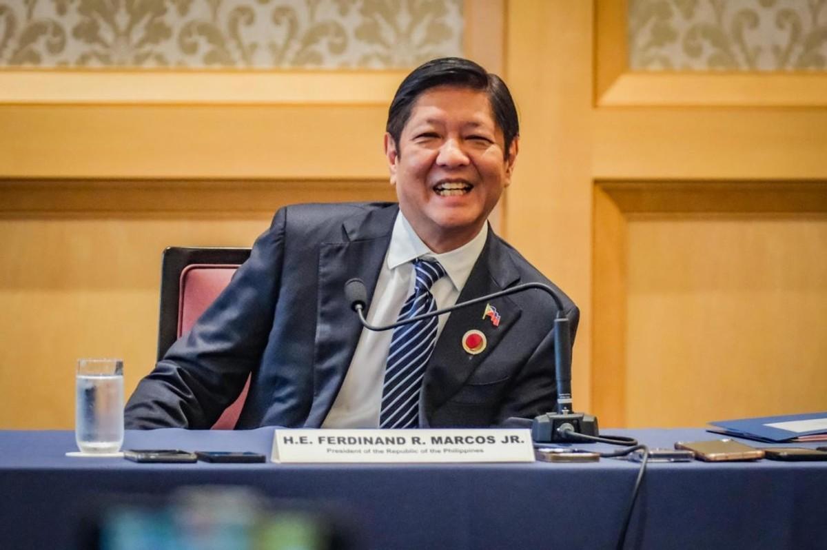 支持率跌到-11的小马科斯，跑到新加坡讲南海，他到底在转移什么？ 2026年