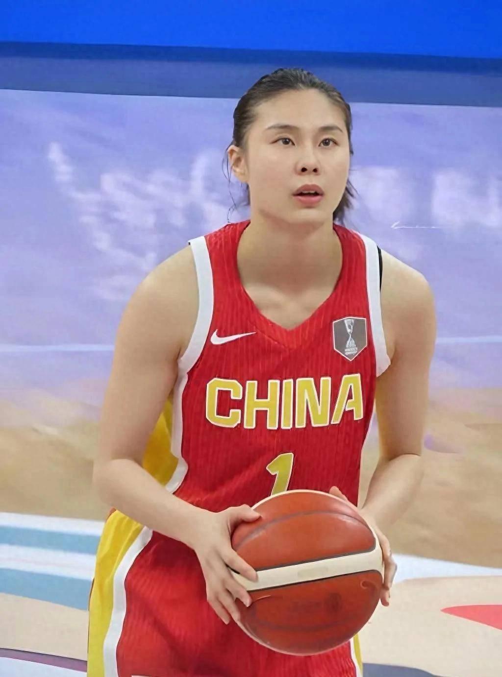 王思雨怒了！亚运会女篮铜牌争夺战，中国女篮半场居然36：36和中国台北队战平