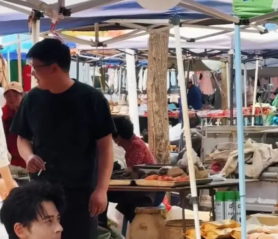 现在全网最开心的男人就是郭品超了吧！不是他接到了顶级制作的戏，也不是他获