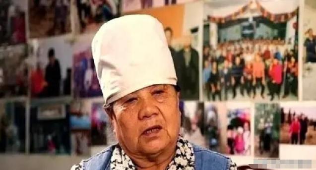 沈阳铁西区下岗女工韩雅琴，1983年冬天把四个刚出狱、没处去的寸头小伙领回家，打