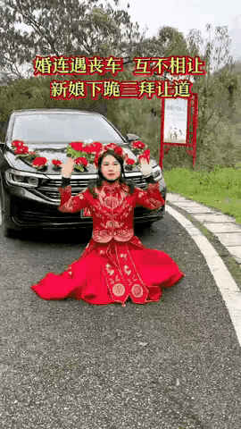 这新娘真是太赞了！结婚本是大喜的日子，谁碰到丧车心里估计都膈应。可她没有和对方互