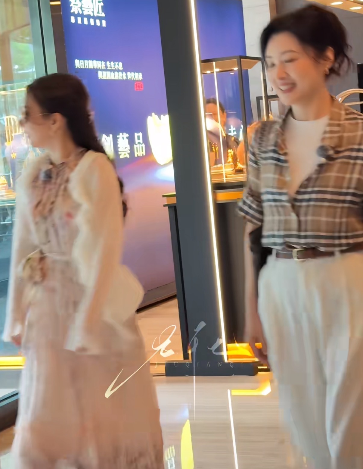 周涛说我都困了怎么方媛还不走本以为方媛和周涛相处生疏，没想到周涛生日时她主动搭手